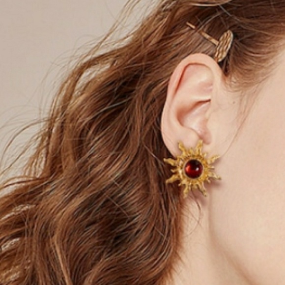 LAST PAIR! Ruby & Gold Starburst Earrings - Picture 4 of 5